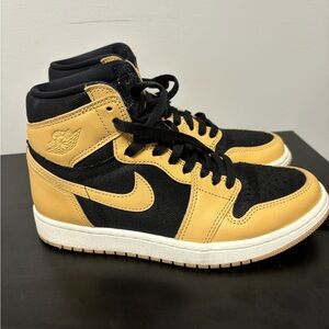 Air Jordan 1 Retro High “Heirloom”